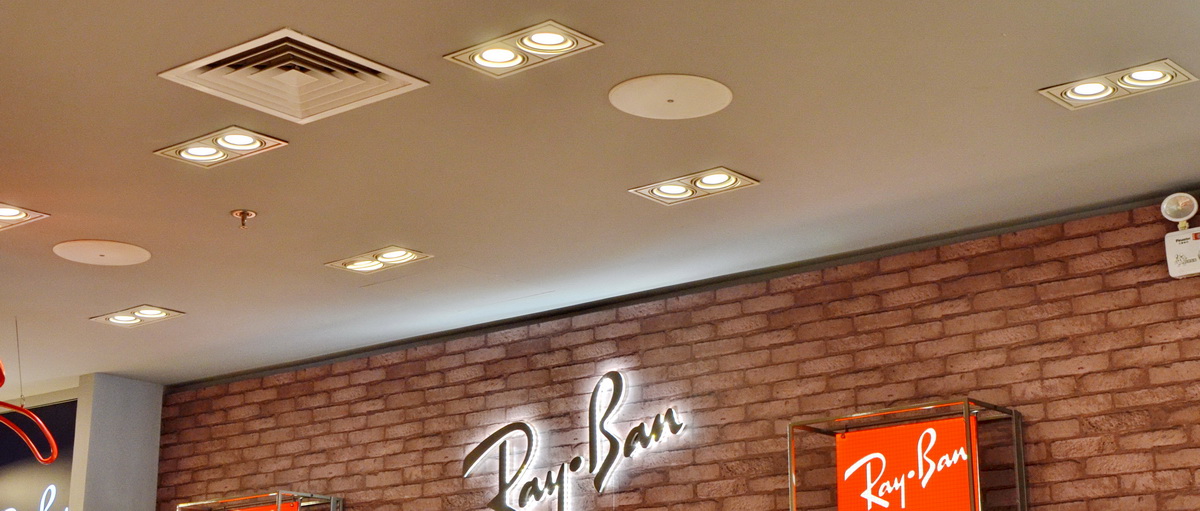 Ray?Ban 宏伊国际广场店——钱柜777 CIS 商用安装系统的经典应用