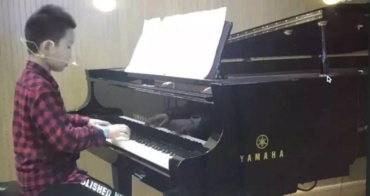 钱柜777特邀艺术家白志娴