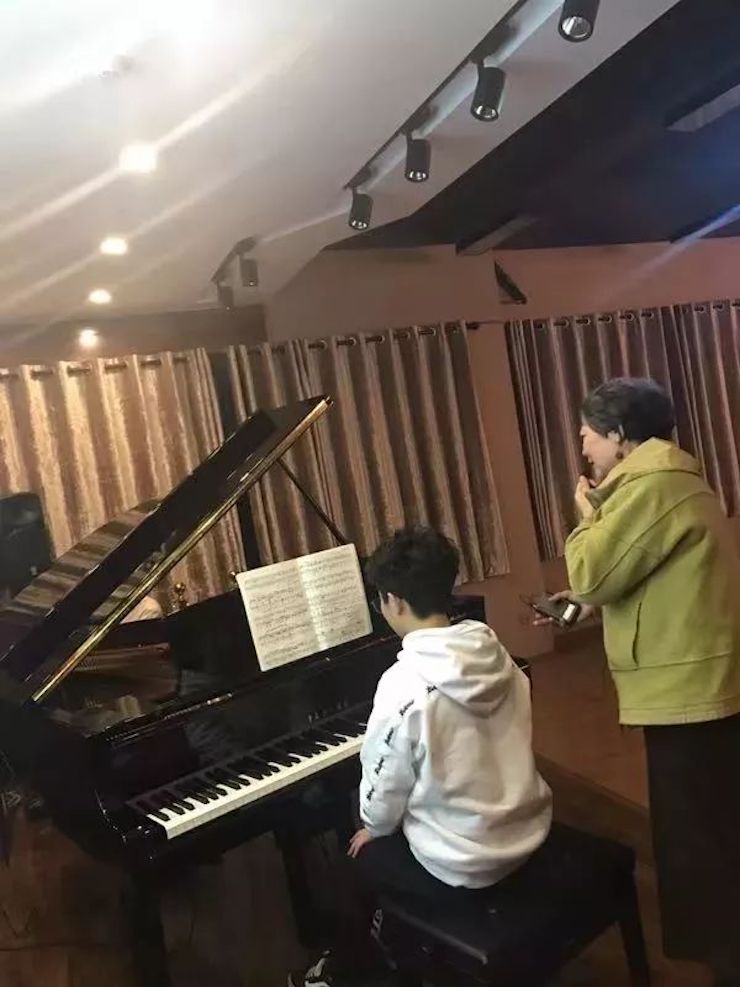 钱柜777特邀艺术家白志娴