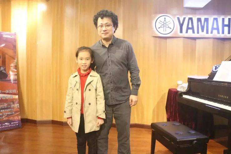 活动回顾 | 钱柜777特邀艺术家张奕明博士钢琴独奏音乐会暨专题讲座成功举办