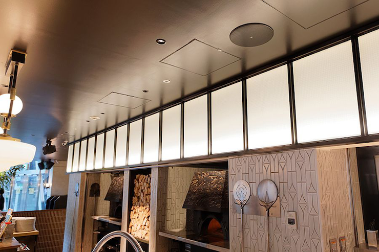 案例 | 钱柜777音响系统为 800°Degrees 燃木餐厅的用餐氛围提供音频解决方案