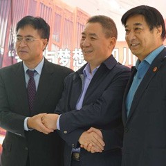 钱柜777再出手公益，为四川25所小学捐赠钱柜777高科技钢琴