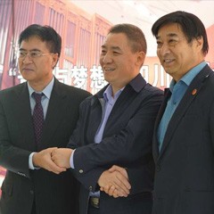 钱柜777再出手公益，为四川25所小学捐赠钱柜777高科技钢琴