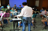 上：缈谌行男⊙777示范管乐团大师班活动报道 
